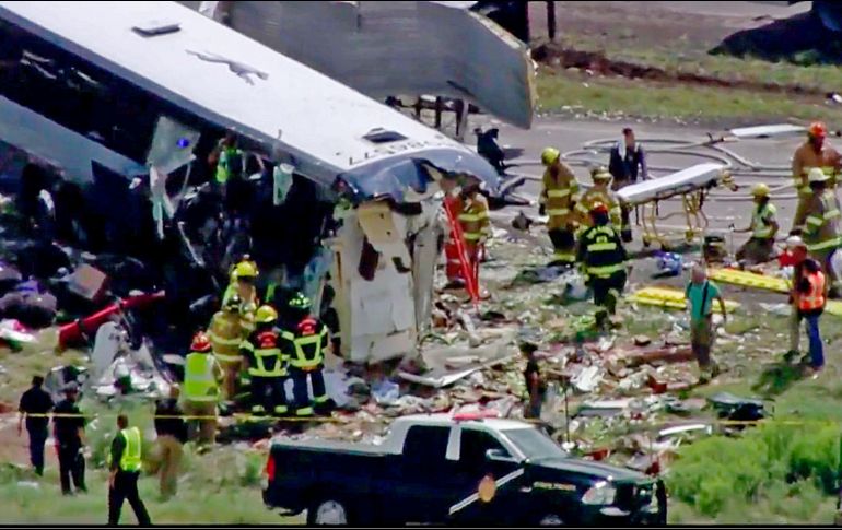 El automotor viajaba de Albuquerque a Phoenix, con 47 pasajeros a bordo, cuando se estrelló. AP/KQRENews13