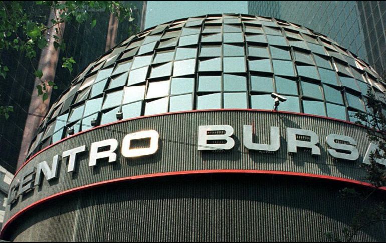 En el mercado accionario local se opera con un volumen de 985 mil 256 títulos, por un importe económico de 38.5 millones de pesos. NTX / ARCHIVO