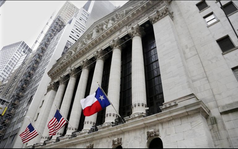 El NYSE Composite desciende 15.87 puntos, situándose en 13 mil 024.06 unidades. AP / ARCHIVO