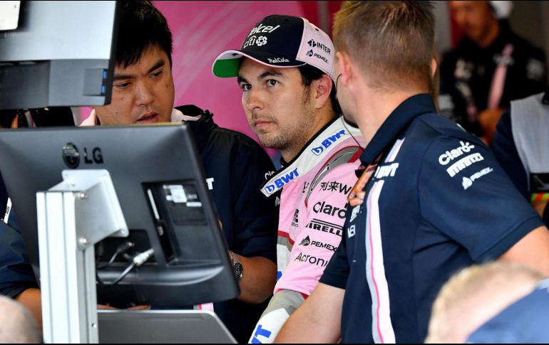 Sergio Pérez, de Racing Point Force India, se prepara para los entrenamientos libres en el circuito de Monza. EFE/D. Zenaro