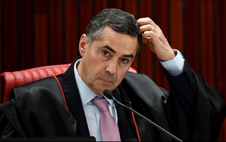 Luis Roberto Barroso, instructor del Tribunal Superior Electoral, negó cada uno de los argumentos de la defensa de Lula. AFP/E. Sa