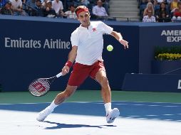 Kyrgios intentó peloteos cercanos a la red buscando cansar a Federer, sin resultados. AFP/T. A. Clary