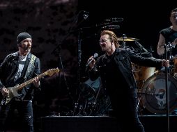 Según un video publicado por seguidores del grupo en redes sociales, Bono interpreta, en el concierto anterior, 