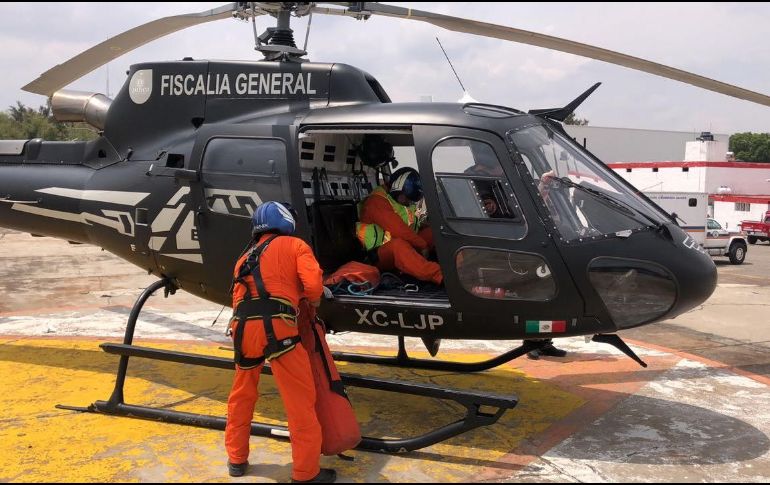 La gravedad de la caída requirió el uso de un helicóptero de la FGE para brindar atención oportuna a la mujer. ESPECIAL