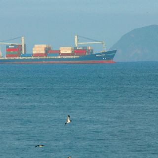 Trump amenaza con poner fin “por completo” al TLCAN