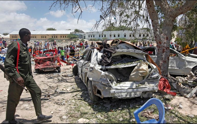 La milicia radical se atribuyó más tarde la responsabilidad por el atentado, que terminó con un periodo de calma en Mogadiscio. AP /F. Warsameh