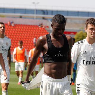 Vinicius Jr., del Real Madrid, se lleva mordida en la cabeza ante el "Atleti"