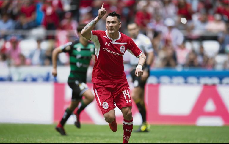 Rubens Sambueza celebra tras conseguir el gol del triunfo para el Toluca. MEXSPORT