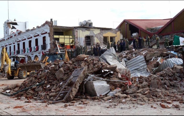 De acuerdo con la Sedatu, en el sismo del 7 de septiembre se dañaron dos mil 965 escuelas de nivel básico, 267 presentaron daño total y 253 daño parcial. AP/ARCHIVO
