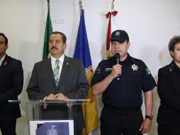 Además se  aseguraron dos armas cortas, un arma larga, así como una fornitura y una insignia de la Policía municipal. TWITTER / @FiscaliaJal