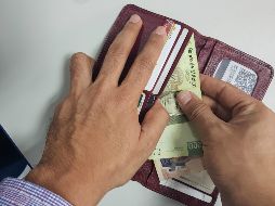 De acuerdo con la encuesta, 37 por ciento de los hogares vive al día y sin ahorros significativos. EL INFORMADOR / ARCHIVO