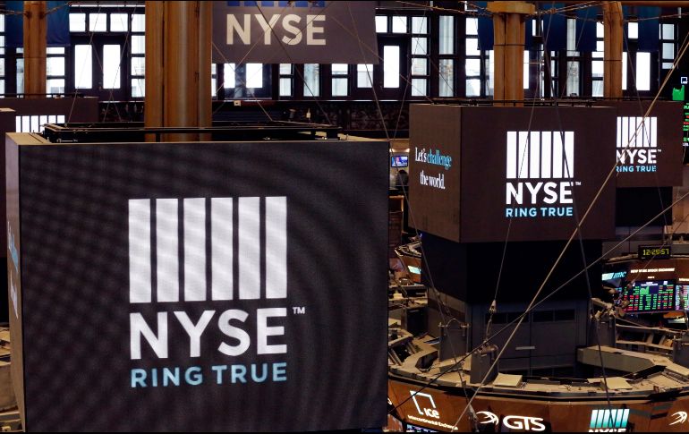 El NYSE Composite retrocede 36.67 puntos (-0.28 por ciento) al ubicarse en 12 mil 933.19 unidades. AP / ARCHIVO