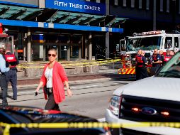 Medios locales informaron que varias personas fueron alcanzadas por los disparos y fueron trasladadas a un hospital. El área del tiroteo fue asegurada por la policía. AP / J. Minchillo