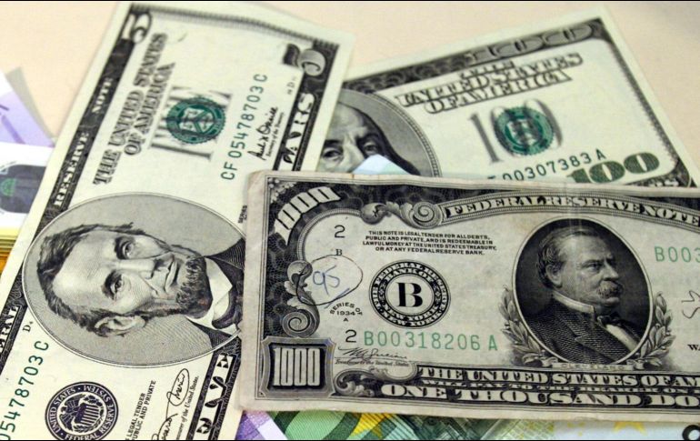 El Banco BASE espera que el tipo de cambio de este día osciale entre 19.15 y 19.40 pesos por dólar en operaciones interbancarias a la venta. EL INFORMADOR / ARCHIVO