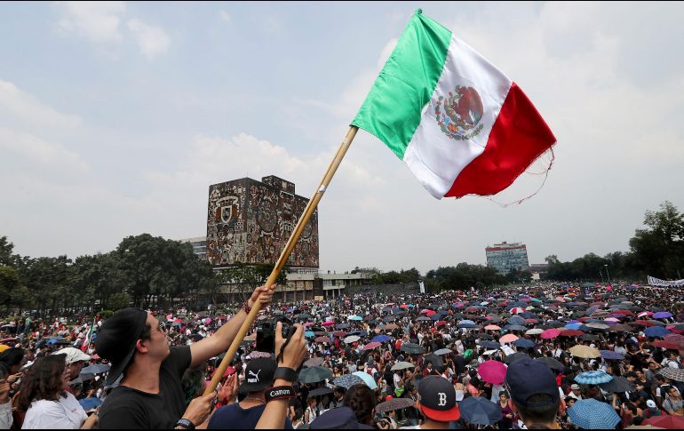Miles de estudiantes de la UNAM protestaron ayer para exigir la salida de grupos 