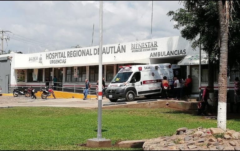 La mujer fue regulada en el Centro Regulador de Urgencias Médicas (CRUM) para continuar con su tratamiento en el hospital al que fue trasladada. TWITTER / @SAMUJalisco