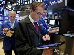 La sesión se vio influida por la caída del sector tecnológico y energético, así como las tensiones comerciales de Estados Unidos. AP/R. Drew