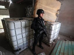 Los siete contenedores de gasolina asegurados estaban abandonados y prácticamente llenos. SUN / ARCHIVO