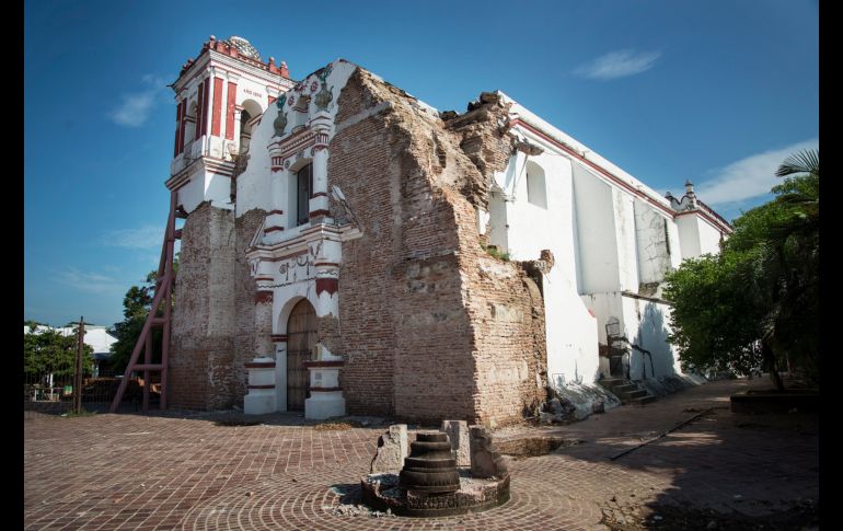 de San Vicente Ferrer en Juchitán está dañada en 90% de su estructura; aunque fue apuntalada en toda su nace principal, los trabajos han sido parados ante el cambio de administración.
