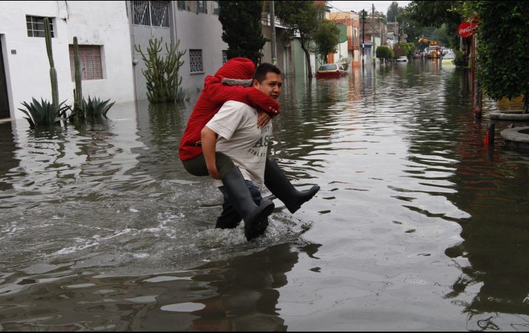 Protección Civil del Estado informó que no se tiene reportes de personas lesionadas, sólo de algunos conductores vehículos que quedaron varados en calles inundadas. NTX / ARCHIVO