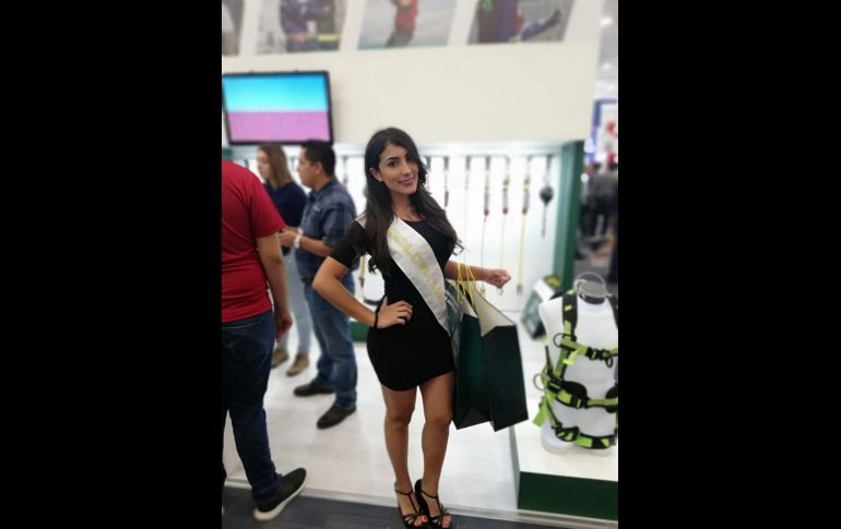 La belleza de la mujer tapatía se hace presente en los pasillos de Expo Guadalajara durante el evento. ESPECIAL