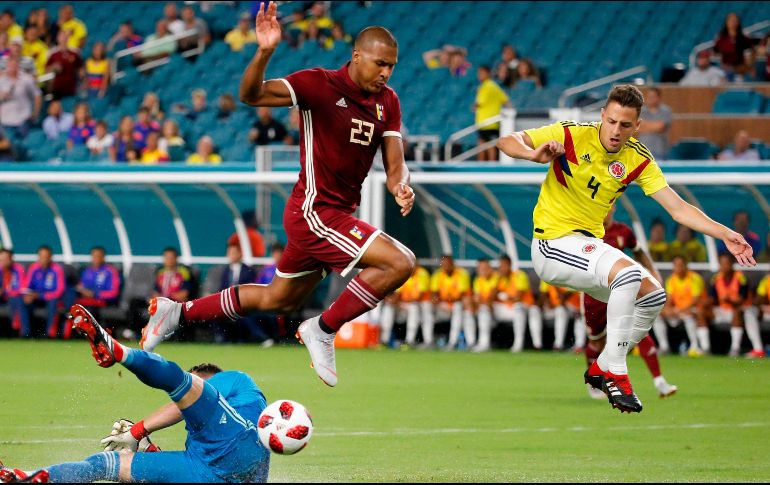 La selección colombiana sometió a un combinado venezolano que estuvo lejos de su mejor nivel. AFP/R. Wise