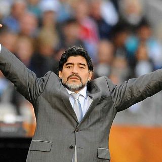 Maradona llega a México de buen ánimo para dirigir a Dorados