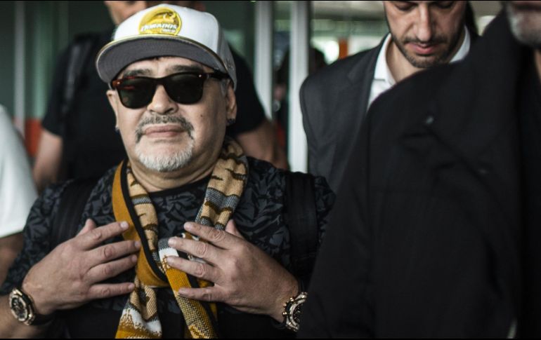 El argentino Diego Armando Maradona llega al Aeropuerto Internacional en la ciudad de Culiacán, del estado de Sinaloa. EFE/J. Cruz