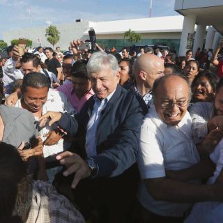 Llama AMLO a empresarios a impulsar rescate energético