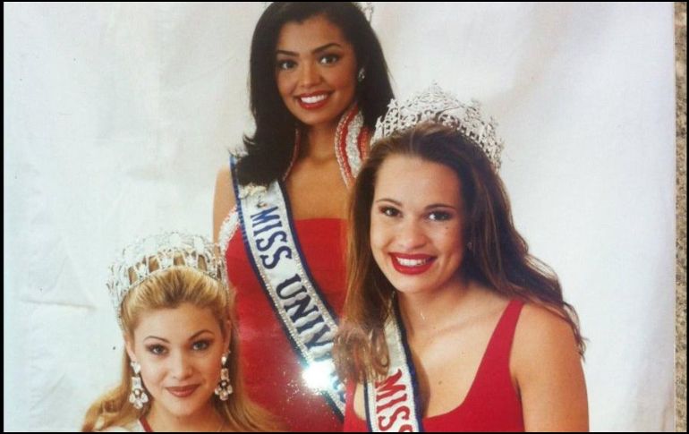 TWITTER@ShannaMoakler