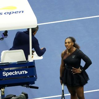 Multan a Serena Williams por conducta durante final del US Open
