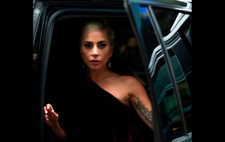 Lady Gaga llega a una conferencia de prensa de la película 