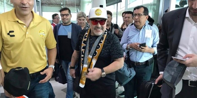 Vecinos de fraccionamiento niegan acceso a mudanza de Maradona
