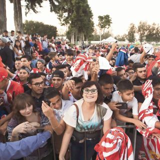 Chivas se aleja del pueblo