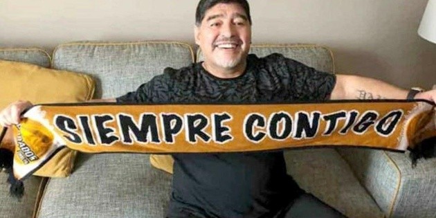 Maradona convivir&aacute; con la afici&oacute;n en su primer d&iacute;a