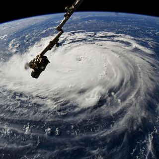 Huracán "Florence" se fortalece rumbo a EU