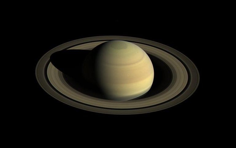 Los satélites naturales del planeta anillado son Dione, Encélado, Tetis, Jano, Epimeteo y Mimas. TWITTER / @esascience