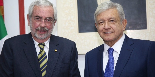 Pide AMLO actuar por la v&iacute;a legal y mantener autonom&iacute;a de la UNAM