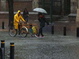 Estas condiciones serán provocadas también por las ondas tropicales 37 y 38 que recorren los estados del litoral del Pacífico. EL INFORMADOR / ARCHIVO