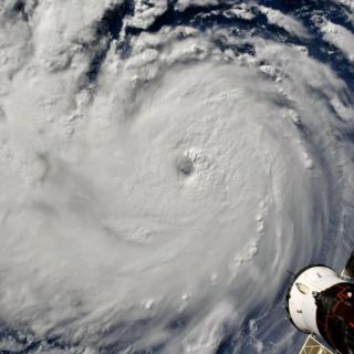 "Florence" se debilita ligeramente mientras se acerca a EU