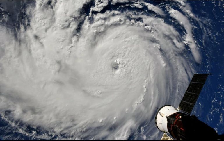Los expertos del NHC prevén que Florence se intensifique más en las próximas 24 horas y se mantenga como un huracán 