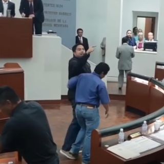 Diputados de SLP amenazan a inconformes en el Congreso