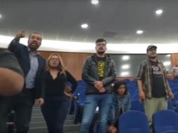 Los legisladores Sergio Desfassiux Cabello, del PRD, y José Luis Romero Calzada, del PRI, respondieron a los comentarios de los manifestantes que, entre otras cosas, argumentaron que esta legislatura 