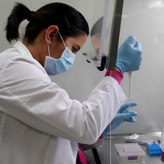 Las mujeres estudian más pero tienen menos empleos: OCDE