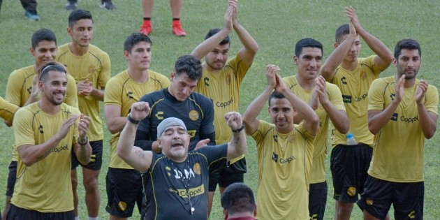 Maradona se estrena como entrenador de Dorados