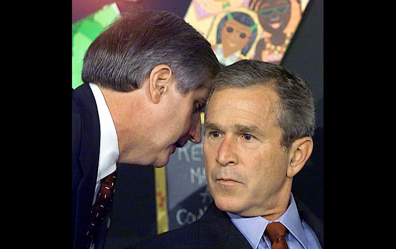 La reacción del presidente de Estados Unidos, George W. Bush, cuando le avisaron sobre los ataques. El mandatario estaba en un evento en una escuela en Sarasota, Florida. AFP/ARCHIVO
