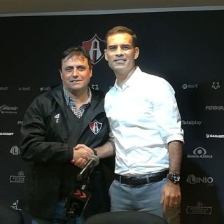 Presentan a Guillermo Hoyos en Atlas