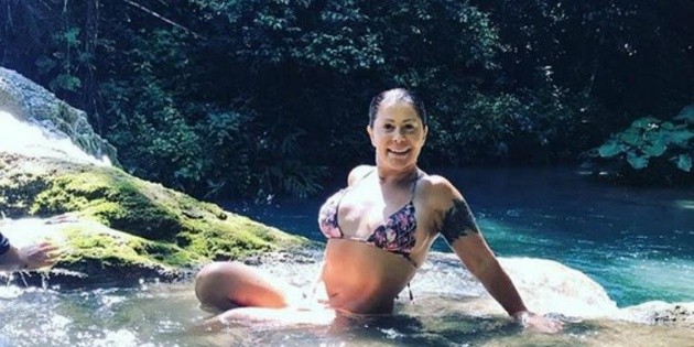 Critican a Alejandra Guzm&aacute;n por foto semidesnuda