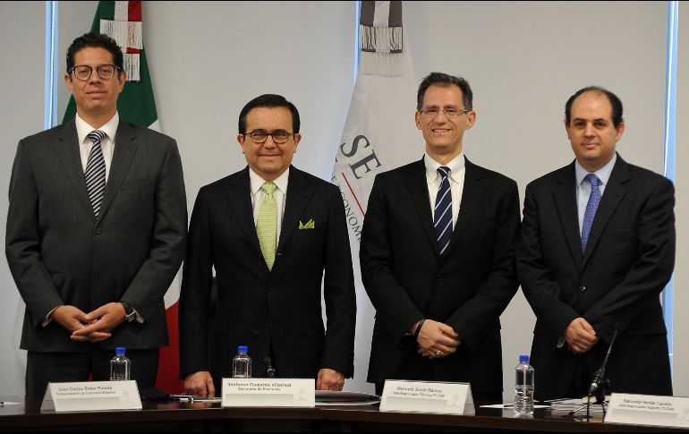 El equipo negociador mexicano: Juan Carlos Baker, Ildefonso Guajardo, Kenneth Smith y Salvador Behar. AFP/Archivo