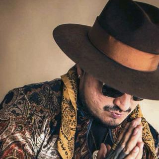 Mike Díaz "Renace" en el escenario